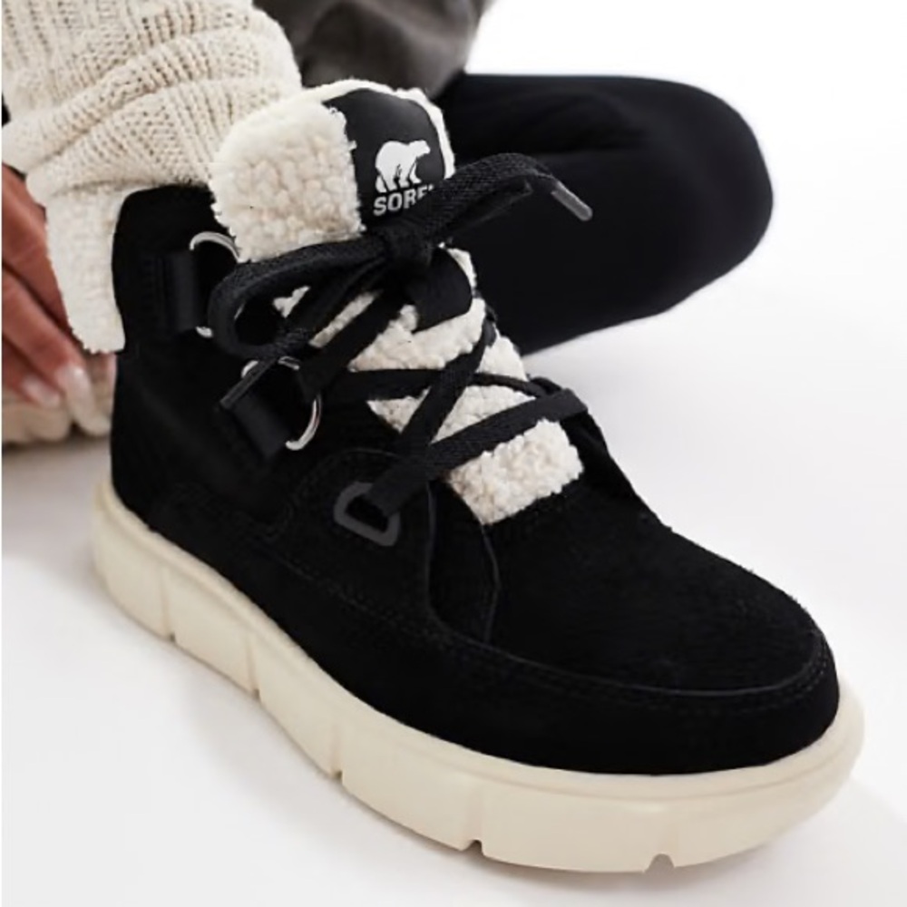 NWT SOREL Explorer Lace hiking Boots!